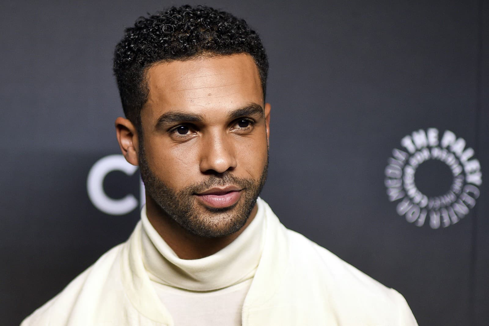 Lucien Laviscount spĺňa asi
