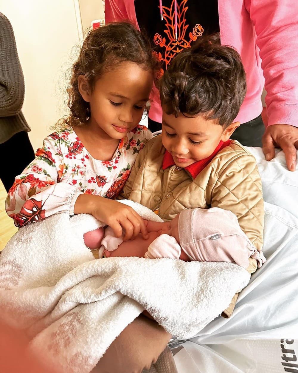 Chrissy Teigen a John