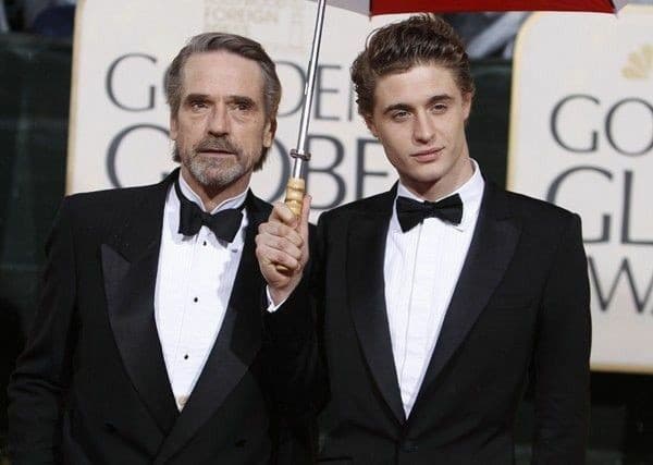 Mladý Beckham, Max Irons,