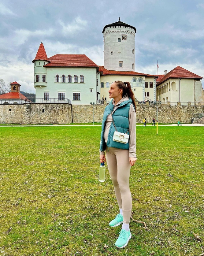 Pôvabná Ivana Bezdeda miluje