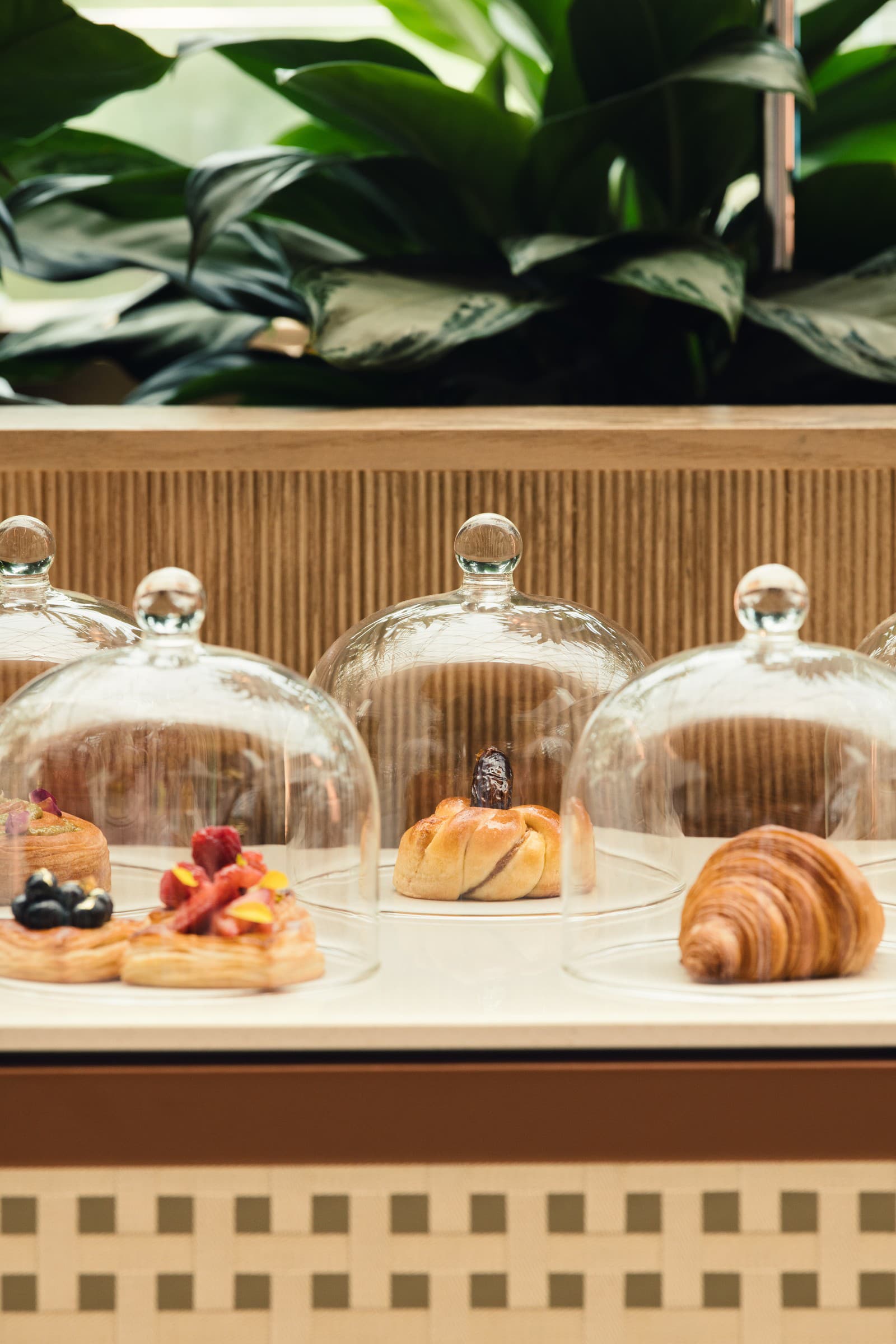 LOUIS VUITTON LOUNGE BY