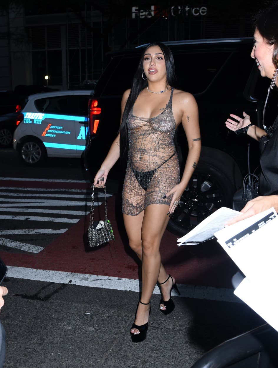 Lourdes Leon na prehliadke