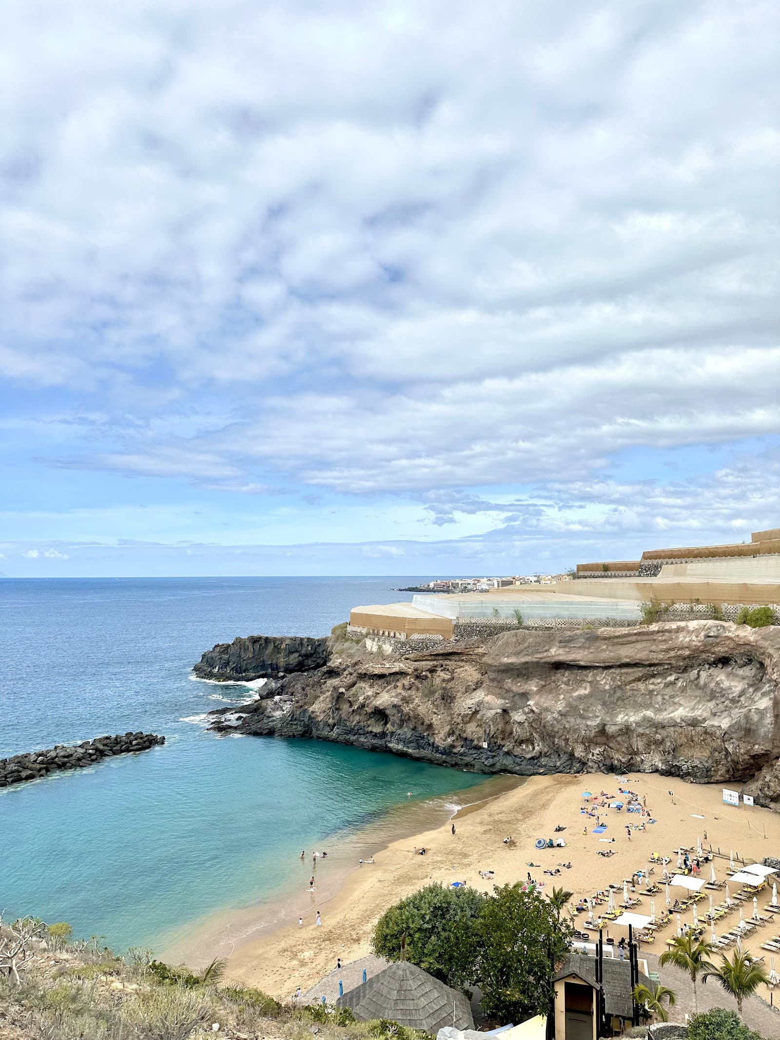 Abama beach je krásnym