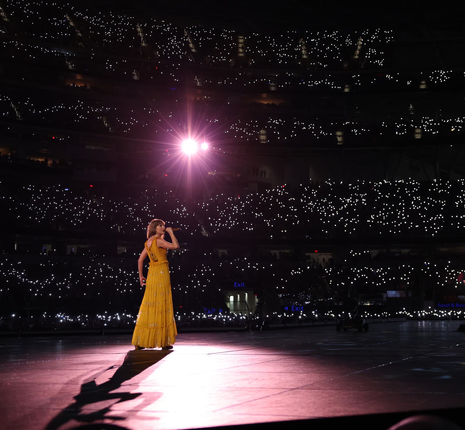 Taylor Swift / The