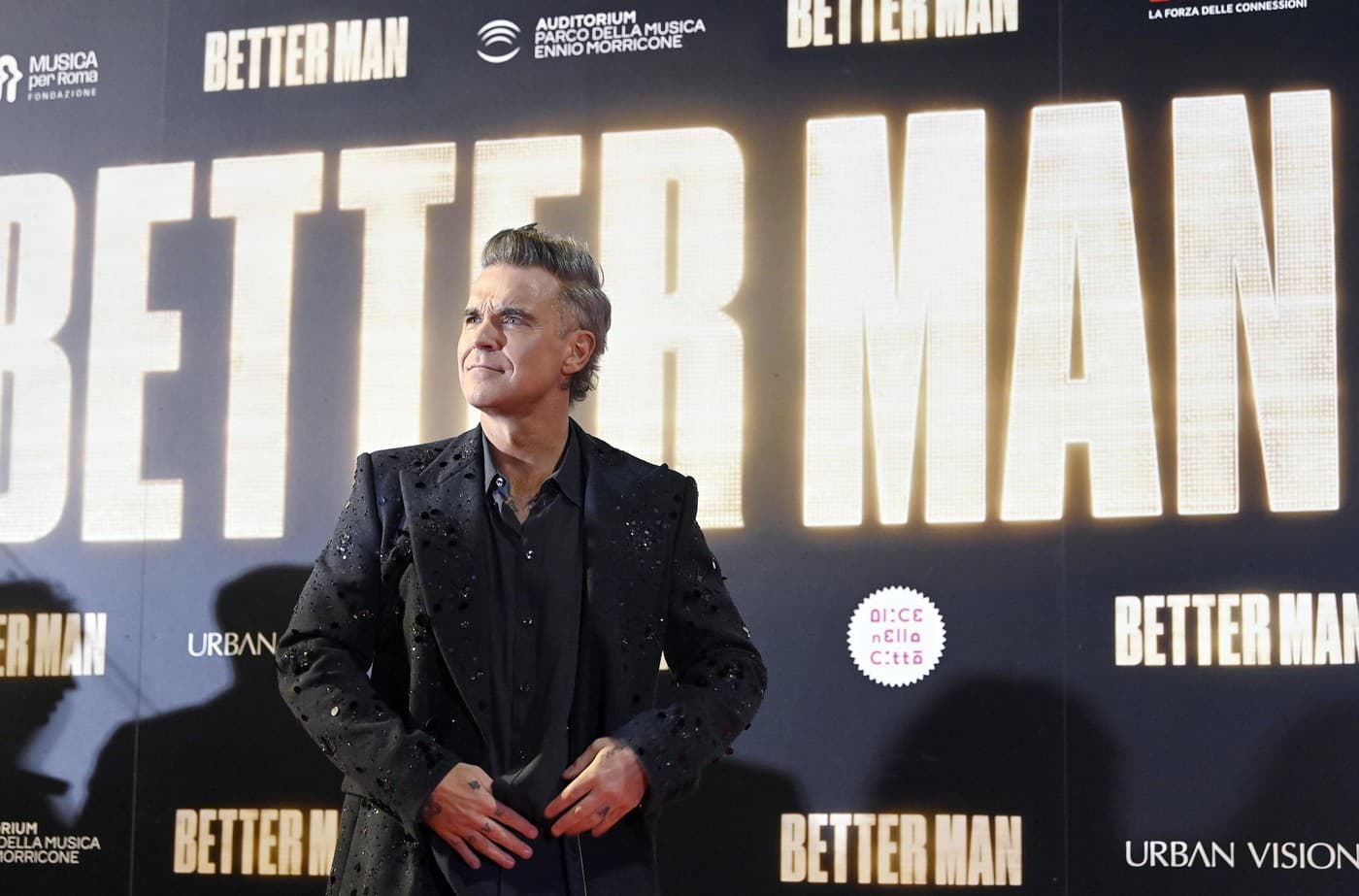 Robbie Williams vystupoval pre