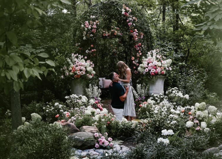 Na prvej fotografii je