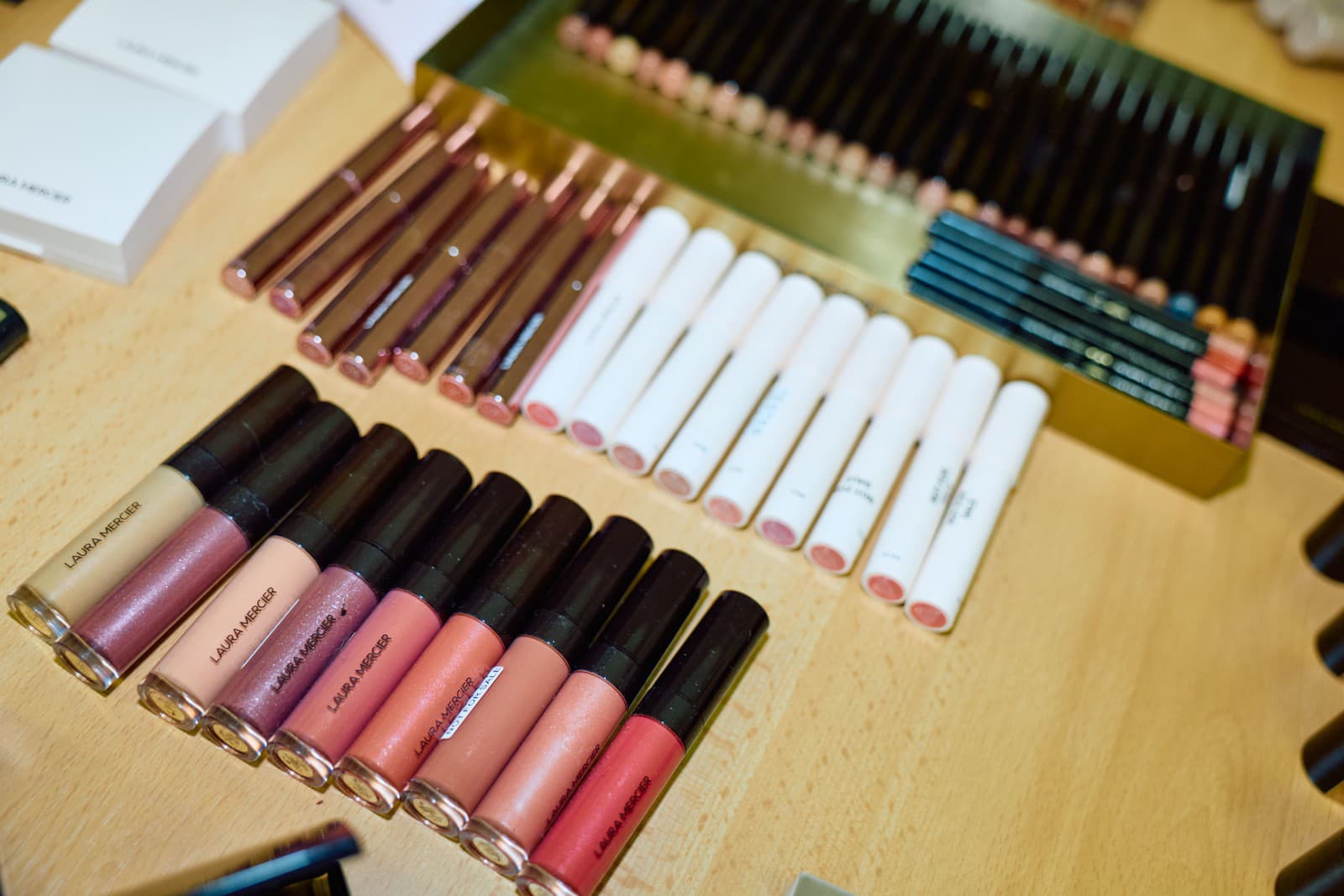 За кулисами Лаура Мерсье