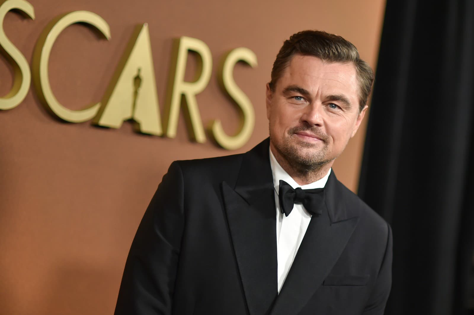 Hoci má Leonardo DiCaprio Hoci má Leonardo DiCaprio aktuálne priateľku, ani tá, ani žiadna iná pred ňou, ho ešte nepresvedčila, aby sa usadil.
