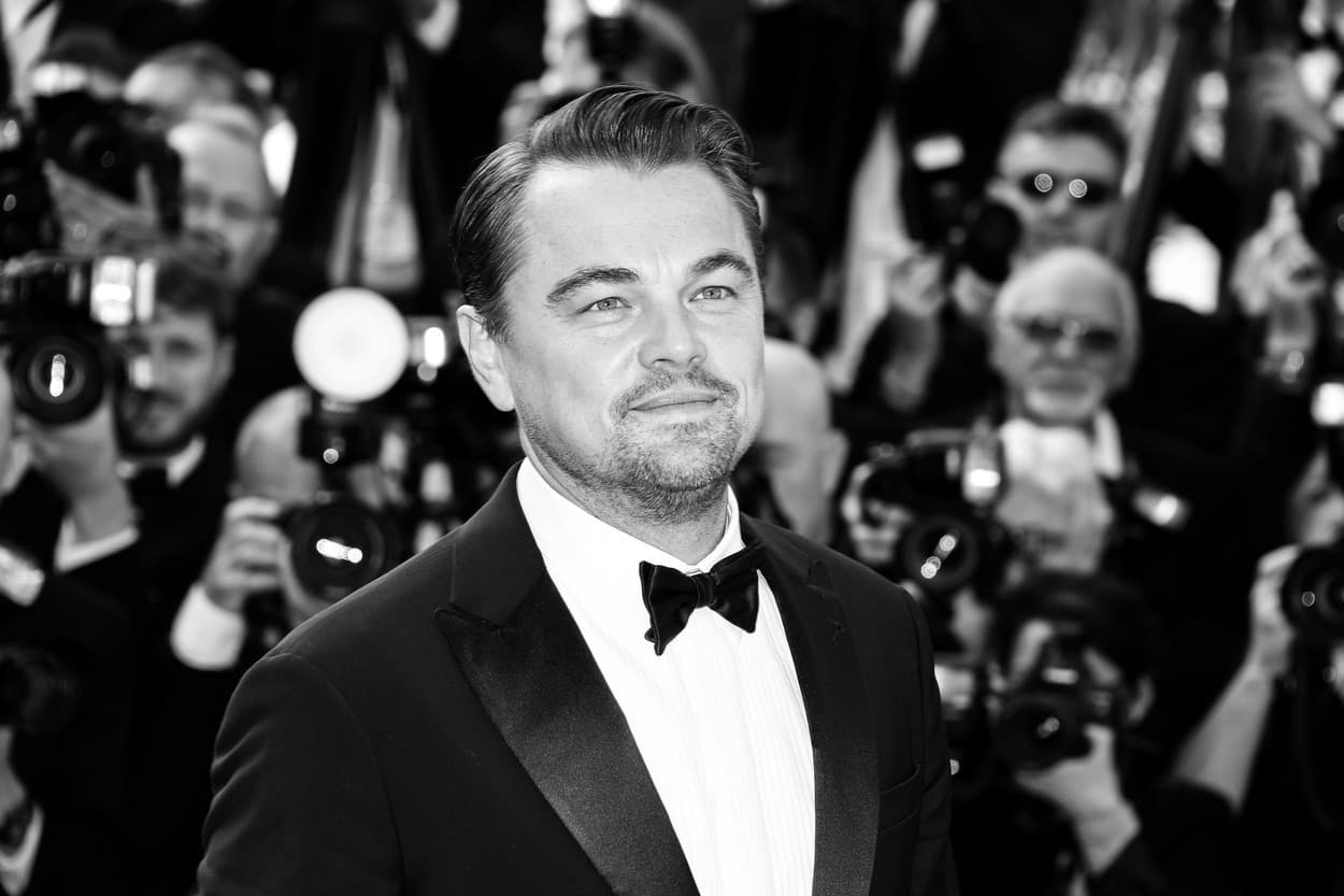 Leonardo DiCaprio je selektívny a drží sa v úzadí. 