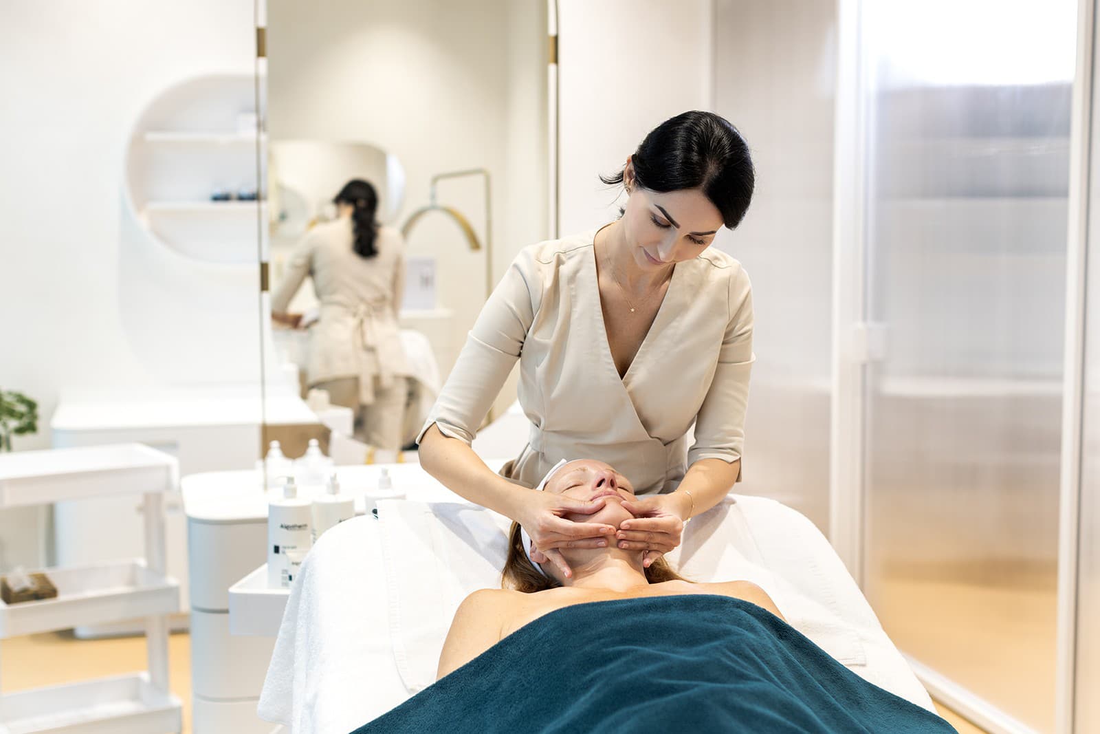 По словам эксперта, женщины ищут индивидуальные процедуры.