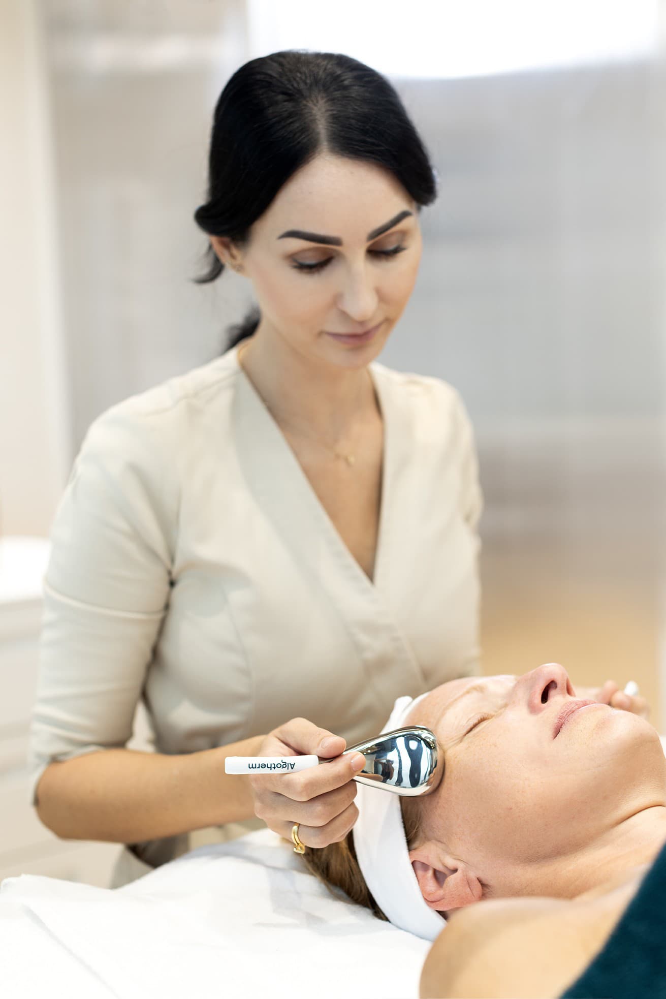 Эксперт Моника Стрелкова из косметической студии MS Studio. 