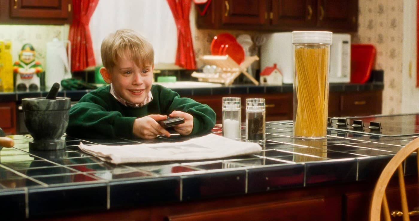 Гангстерский фильм, который Кевин смотрит и цитирует всякий раз, когда ему нужно кого-то напугать, ненастоящий.