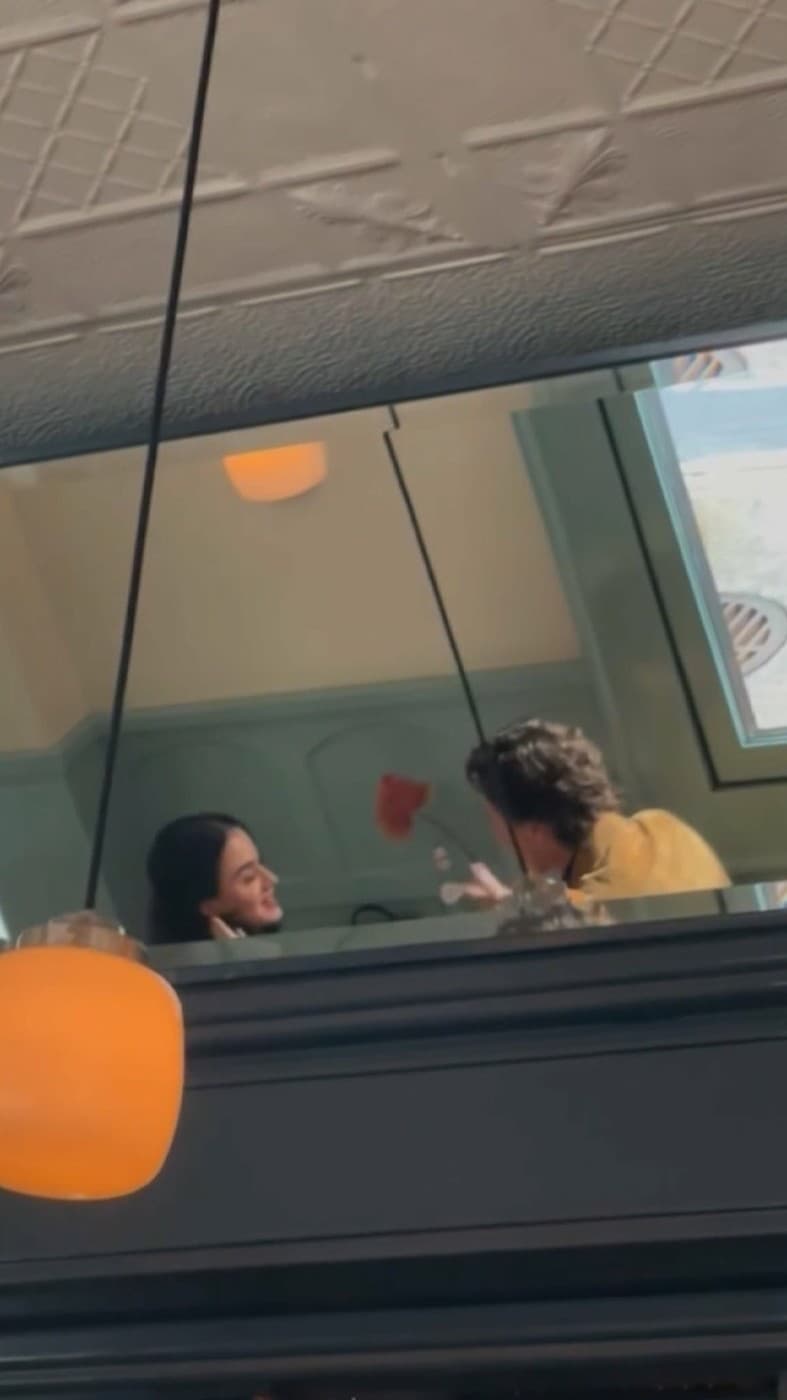 Nikto by si nepomyslel, že tak skoro po rozchode s Orlandom Bloomom sa objavia fotografie speváčky Katy Perry ako večeria s bývalým kanadským premiérom Justinom Trudeauom. 