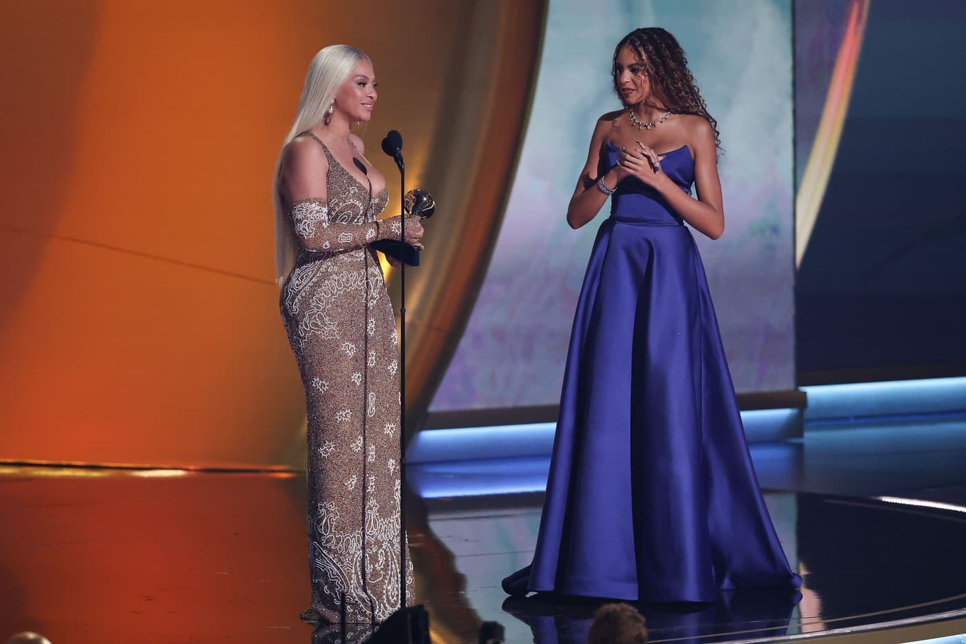 Vo veku 9 rokov sa stala druhou najmladšou víťazkou v histórii ceny Grammy za najlepšie video. Cenuvyhrala spolu so svojou mamou superstar. 