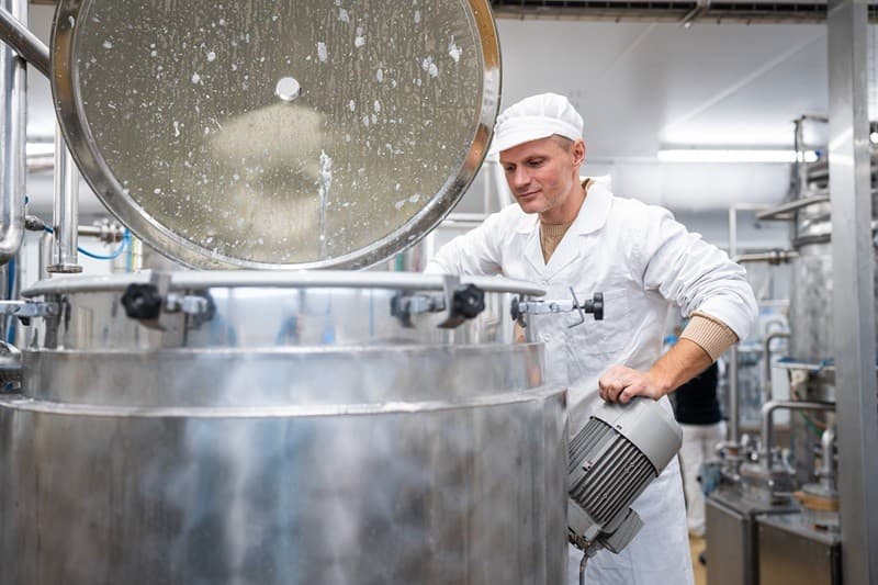 Riaditeľ mliekarne Radovan Pazderka hovorí, že NiKA s reťazcom spolupracuje aj na produkcii bryndze K-Classic
