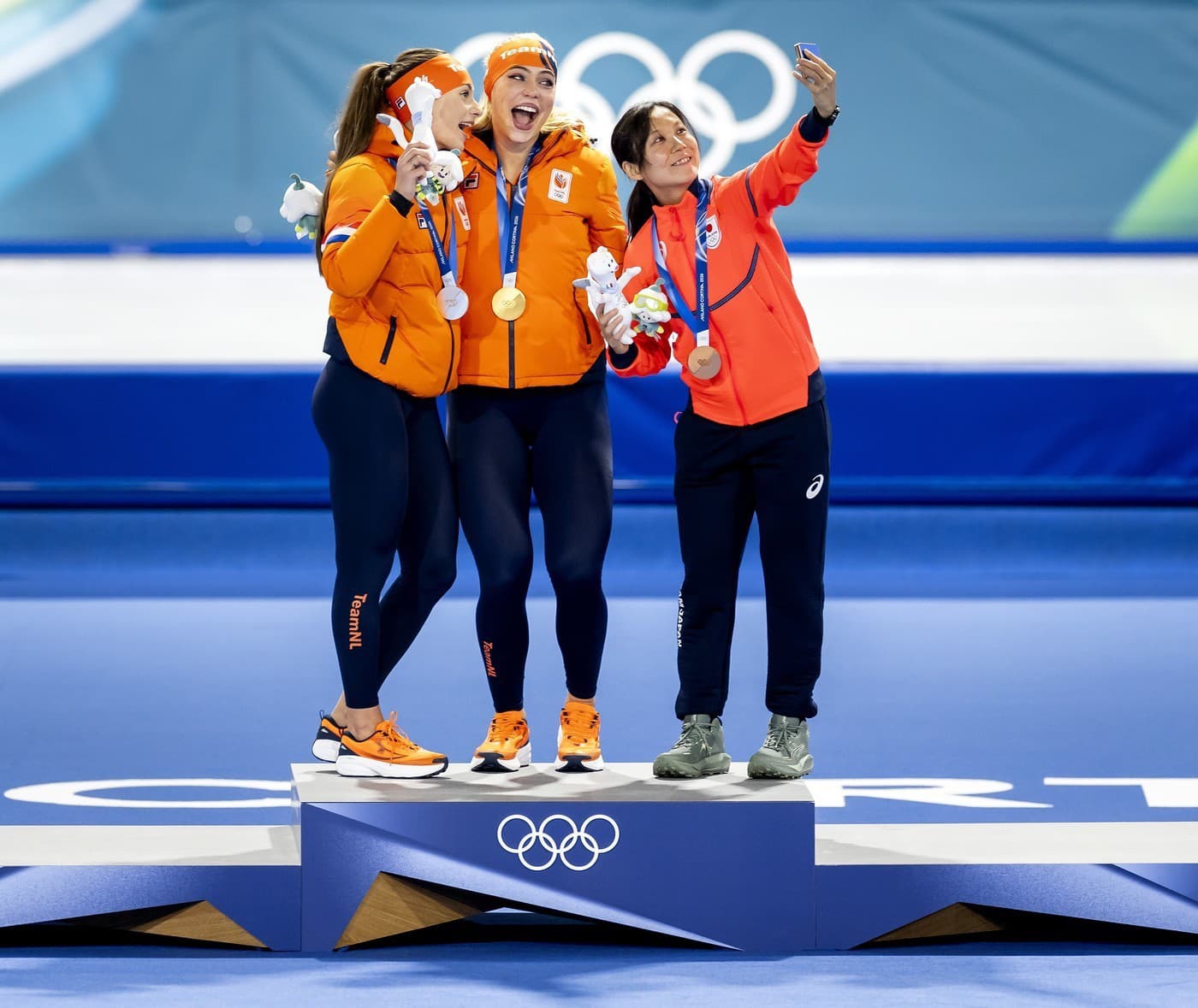 Holandská rýchlokorčuliarka Jutta Leerdamová získala na ZOH 2026 zlatú medailu 