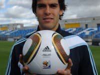 lopta,futbal,MS 2010,JAR,majstrovstva,zapas,Jabulani,Kaka,sport,Adidas ,ms 2010,jar,jabulani,kaka,adidas