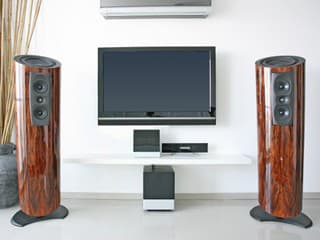 Vysoko kvalitné audio sústavy.