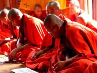 Tibetská tradícia sypania mandaly