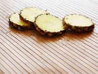 ANANÁS POMÁHA DETOXIKÁCII TELA