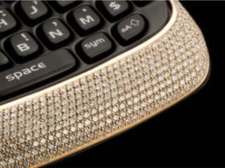 Blackberry posiaty diamantmi.