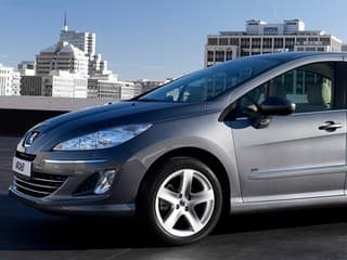 Peugeot 408.