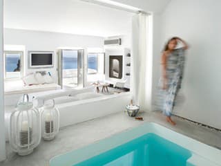 Interiér Grace Hotel Santorini.