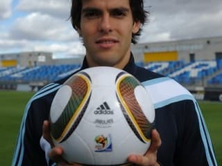 Kakà s loptou adidas