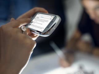 chudnite s mobilom