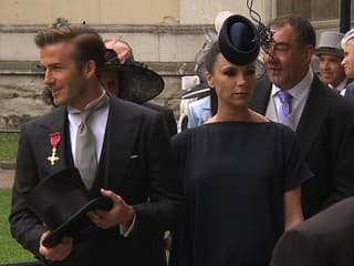 Manželia Beckhamovci na svadbe