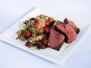 Hanger steak so šalátom