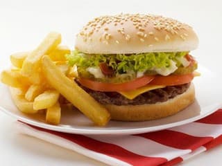 Vynikajúci domáci burger, ktorý