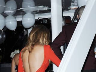 Jennifer Lopez poodhalila chrbát