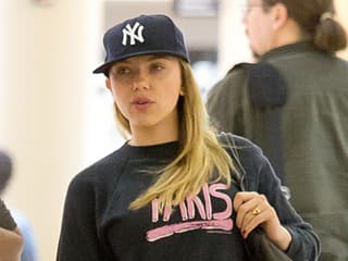 Scarlett je v civile