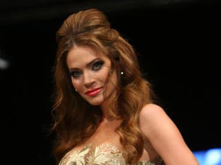 Šaty Jany Pištejovej modelke