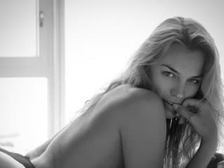 Krásna tvár, blond vlasy