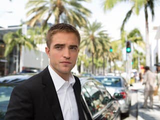 Robert Pattinson vás zavedie