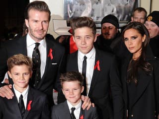 Romeo Beckham (vľavo) zarobil