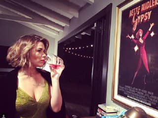 Momentálne sa America venuje
