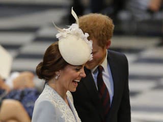 Princ Harry v nej