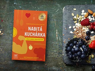 Nabitá (fitness) kuchárka na