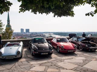 Stovka áut Porsche na