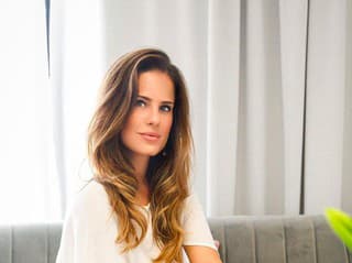 Ema Klein dnes buduje