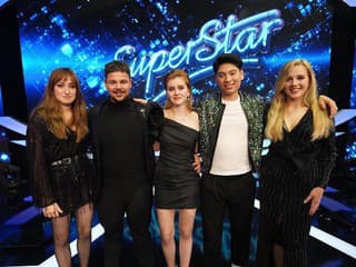Pätica finalistov, ktorí večer