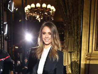 Jessica Alba v elegantnom