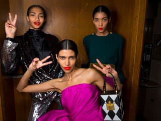 Čas na červené pery.