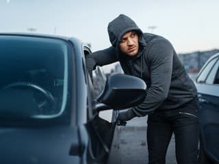 Ukradnúť auto dnes trvá