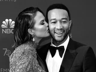 Chrissy Teigen a John