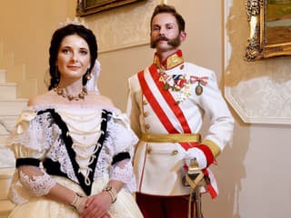 Korunovačná róba patrí medzi