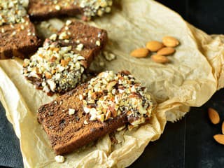 Banana bread s píniovými